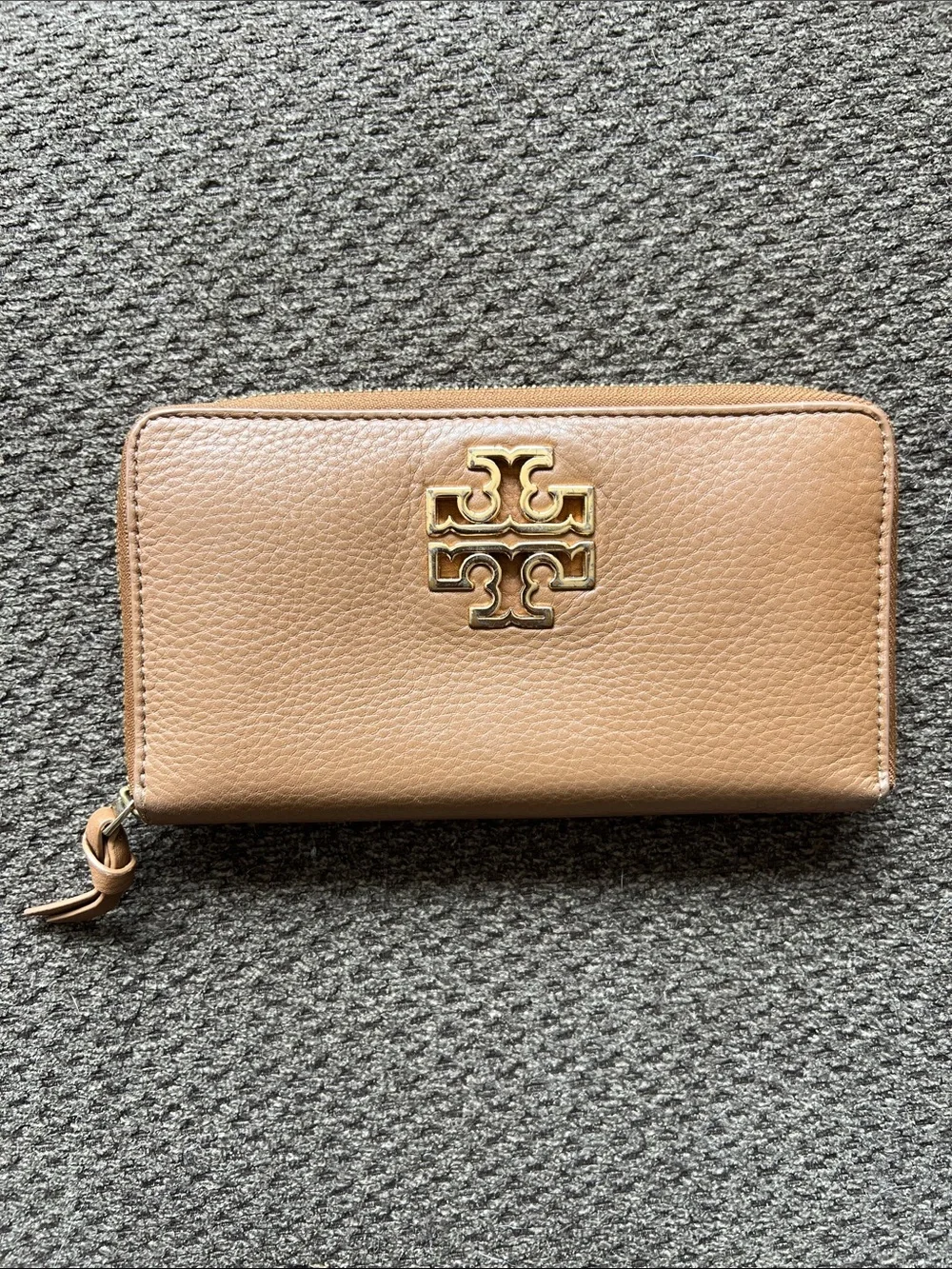 🤎 Authentic Tory Burch Britten Zip Around Wallet